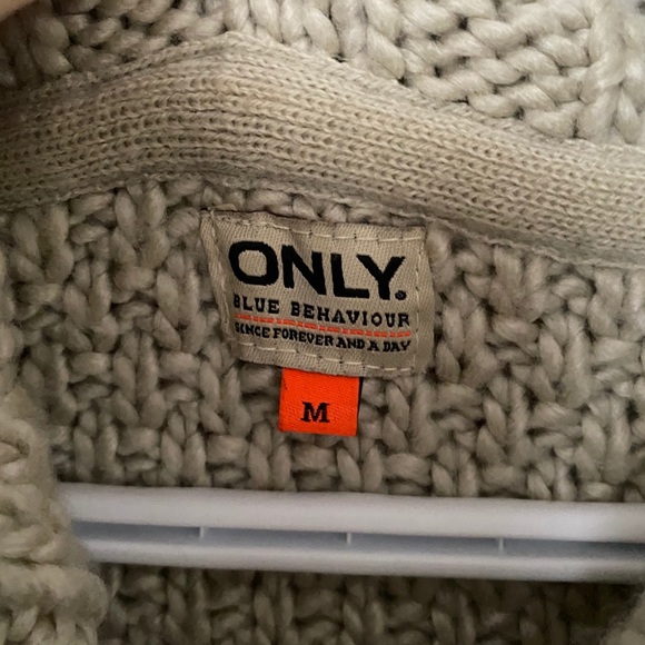 Vest - Picture 2 of 4